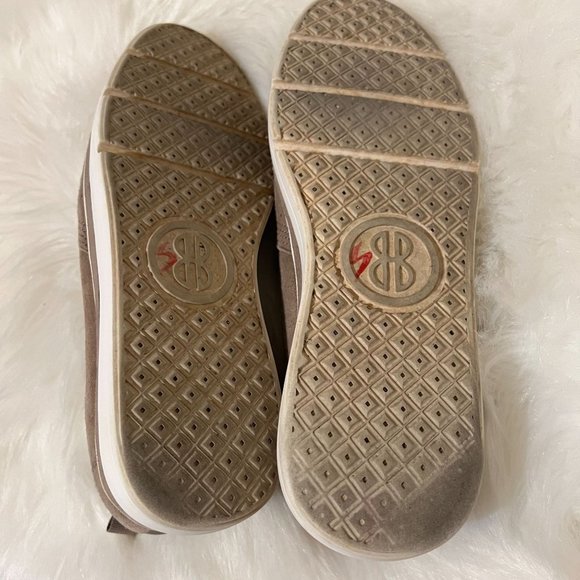 Bill Blass Sutton Suede Sneaker Center Size 9 tan - Picture 10 of 11
